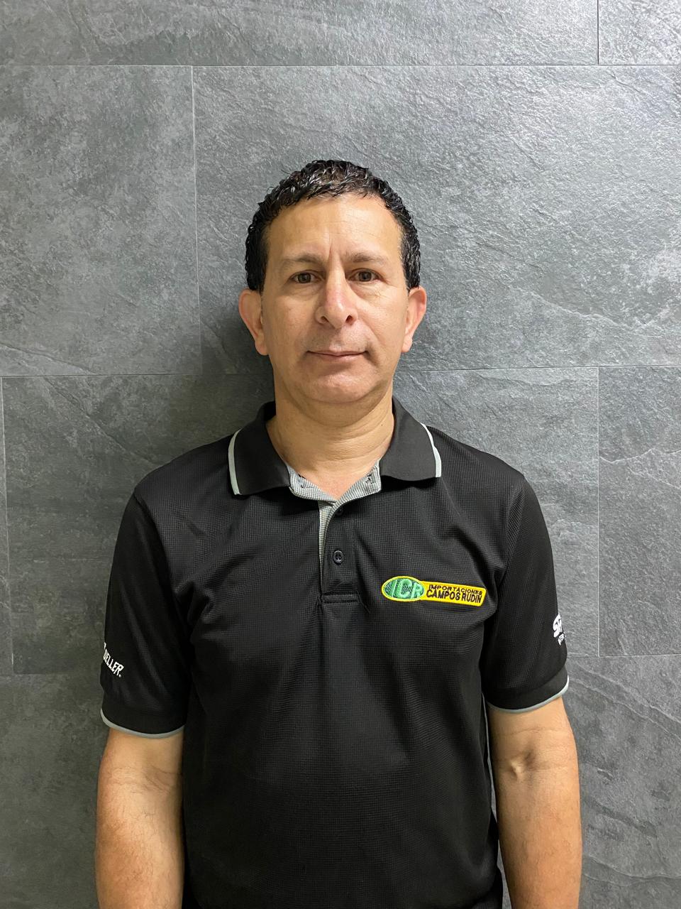 Juan Sandí: Experto en distribución de calentadores y bombas para ferreterías en Costa Rica